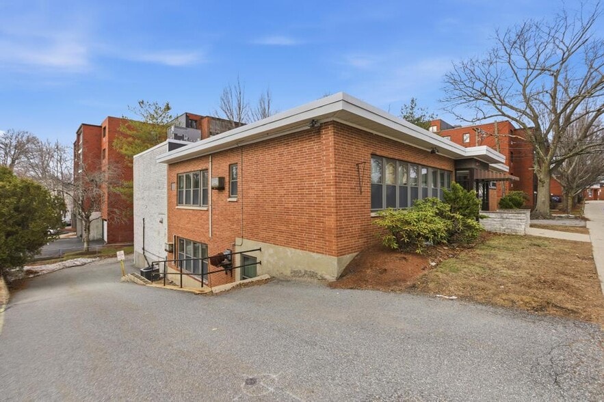 More Photos Of 174 Green St, Melrose Office For Sale