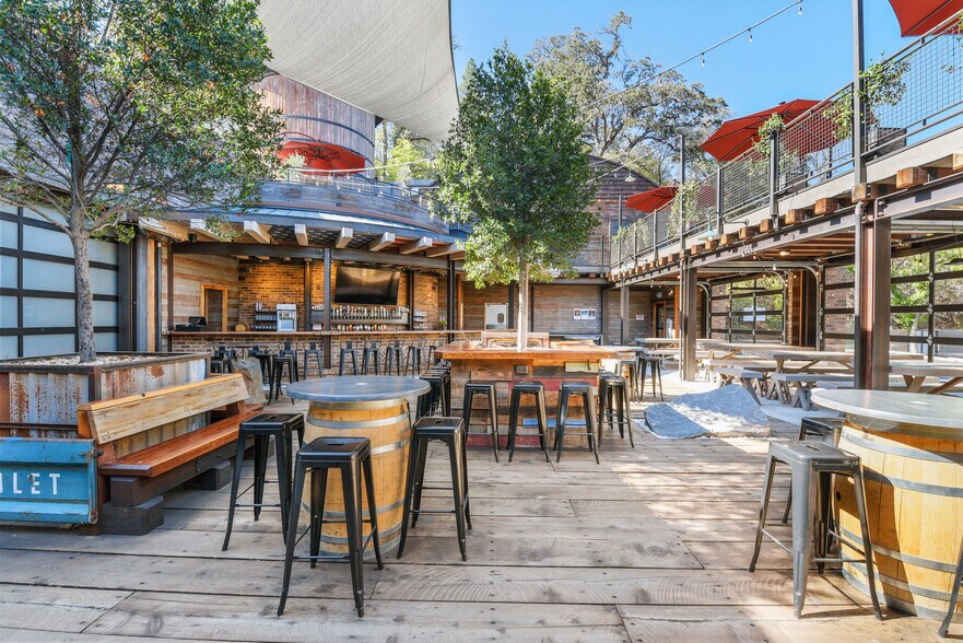 More Photos Of 208 S Green St, Sonora Restaurant For Sale