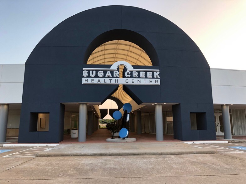 Primary Photo Of 14815-14863 Southwest Fwy, Sugar Land Medical For Lease