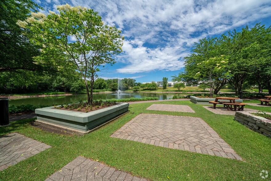 More Photos Of 605 US-169, Plymouth Medical For Lease