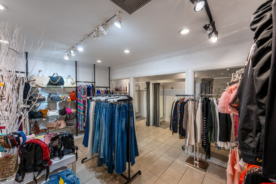 More Photos Of 1158-1170 Prospect St, La Jolla Storefront Retail Office For Lease