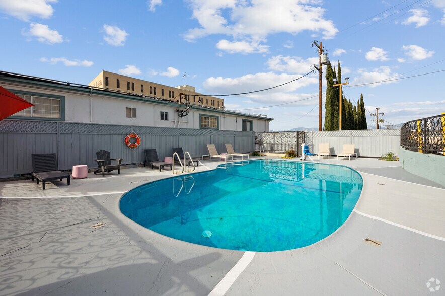 More Photos Of 2025 W 3rd St, Los Angeles Hotel For Lease