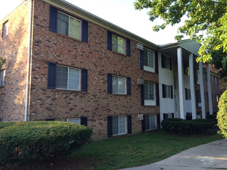 More Photos Of 44 E Willow St, Monroe Apartments For Sale