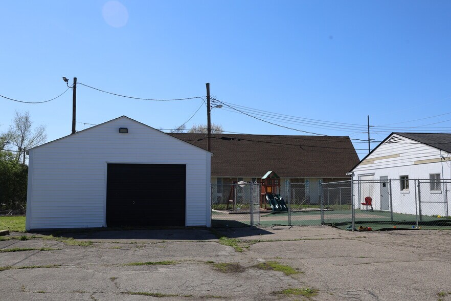 More Photos Of 2131 E 54th St, Indianapolis Office For Sale