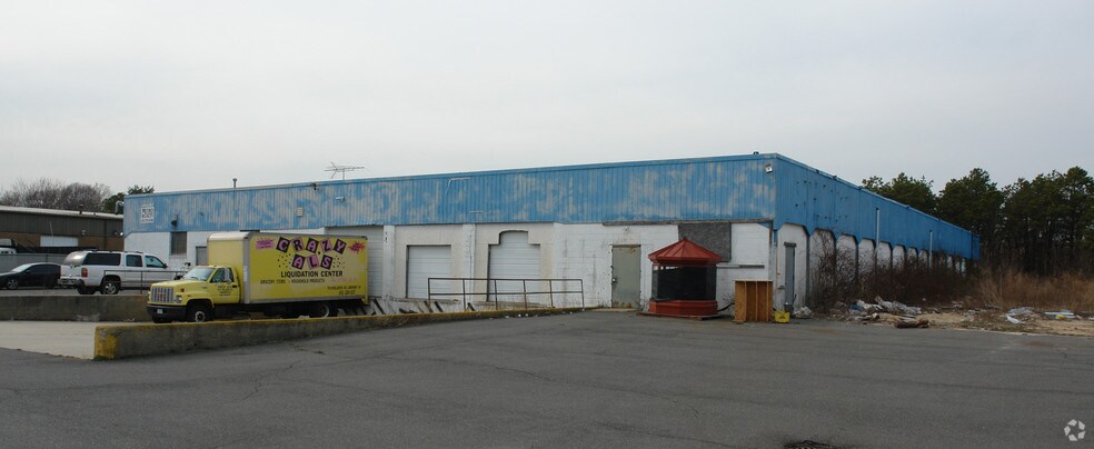 More Photos Of 1575 5th Industrial Ct, Bay Shore Warehouse For Lease