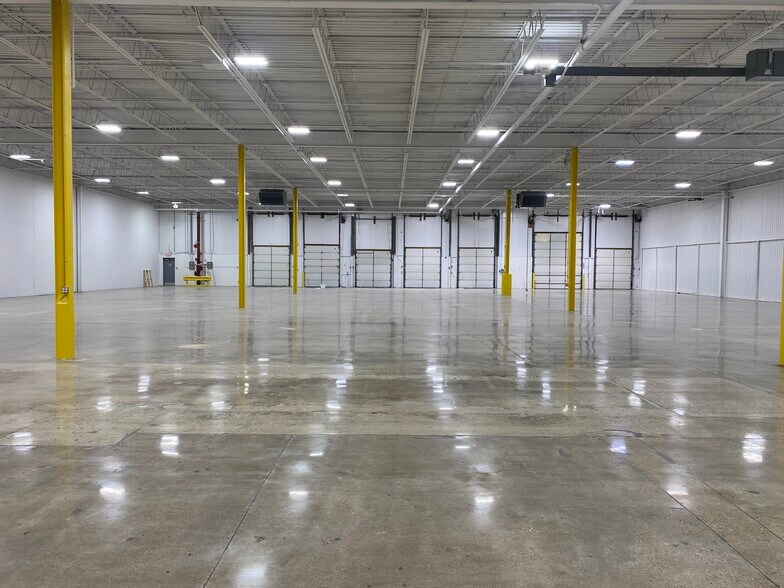 More Photos Of 209-225 S Alex Rd, West Carrollton Warehouse For Lease