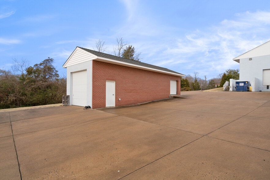 More Photos Of 20 McCarty Rd, Fredericksburg Industrial For Sale