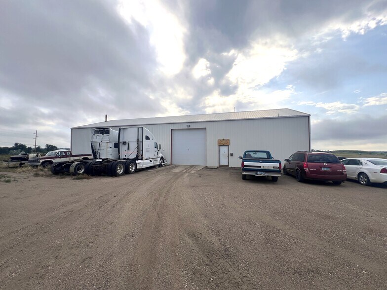 More Photos Of 6941 Aurora St, Bismarck Industrial For Lease