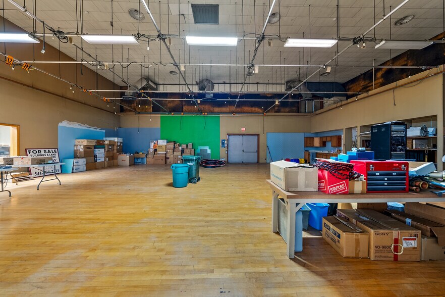 More Photos Of 655 W Umpqua St, Roseburg Radio TVTransmission Facilities For Sale