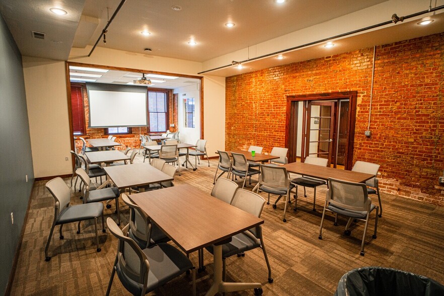 More Photos Of 601 N National Ave, Springfield Office For Lease