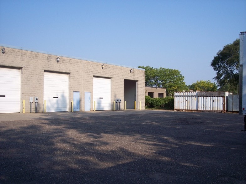 More Photos Of 9141-9159 NE Isanti St, Blaine Warehouse For Lease