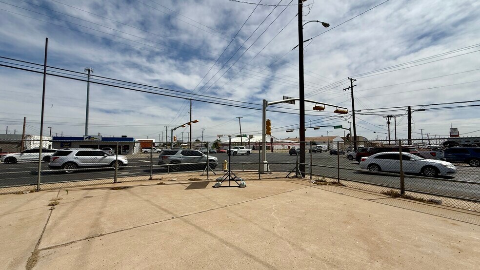 More Photos Of 1302 E 2nd St, Odessa Service For Sale