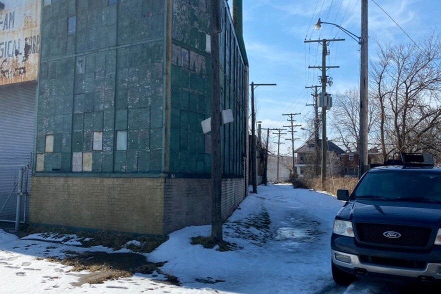 More Photos Of 2701-2731 Jerome St, Detroit Industrial For Sale