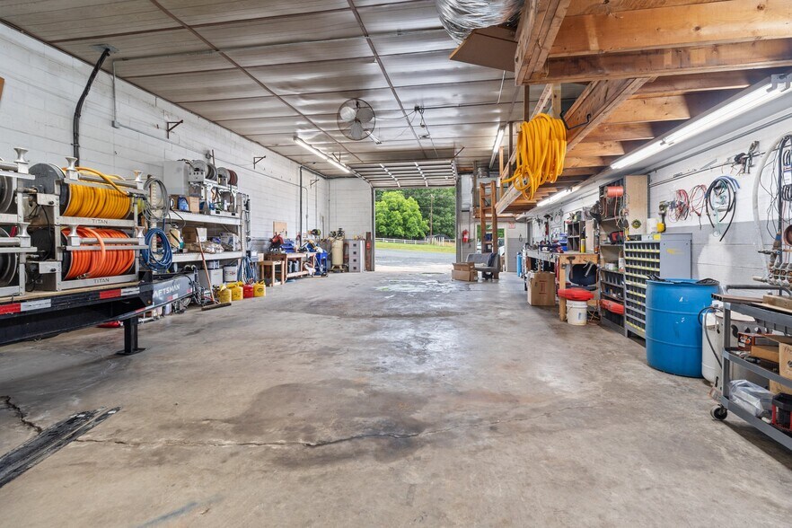 More Photos Of 704 N Central Ave, Locust Warehouse For Lease