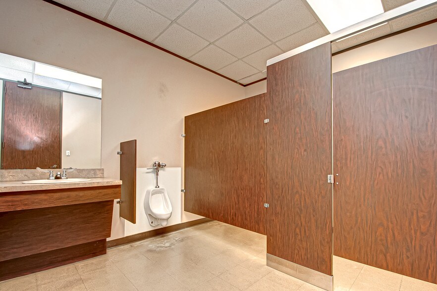 More Photos Of 7102 Glen Chase Ct, Houston Office For Sale