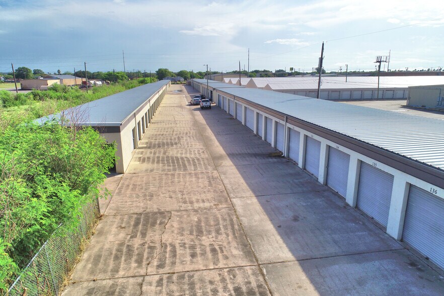 More Photos Of 5849 Holly Rd, Corpus Christi Self Storage For Sale