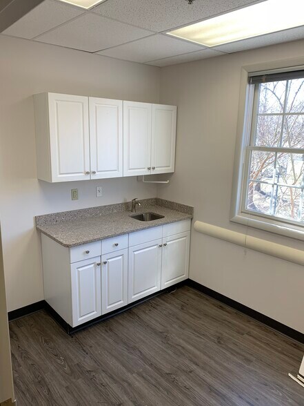More Photos Of 333 Forsgate Dr, Jamesburg Storefront Retail Office For Lease