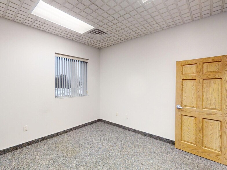More Photos Of 4805-4809 Atlantic Ave, Erie Warehouse For Lease