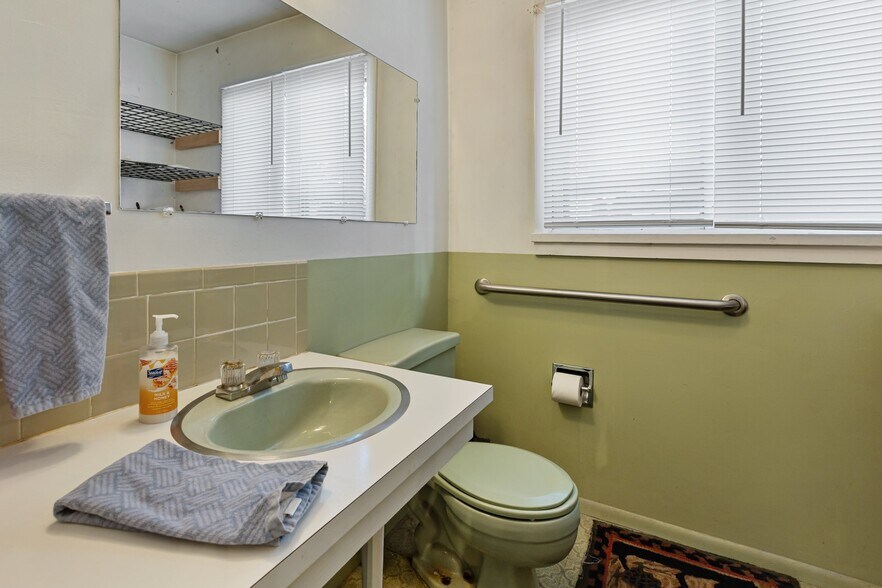 More Photos Of 120 E Midland Ave, Woodland Park Freestanding For Sale