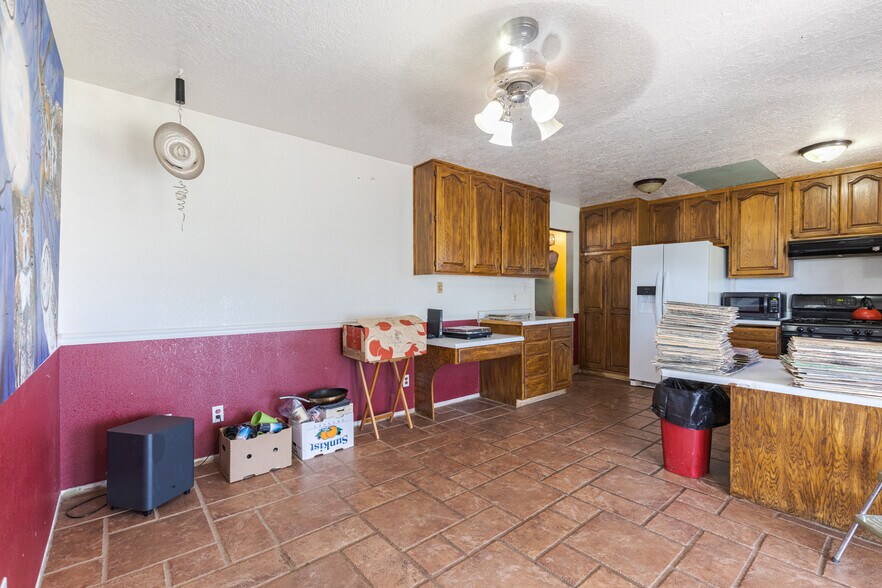 More Photos Of 481 W 100 N, Hurricane Specialty For Sale
