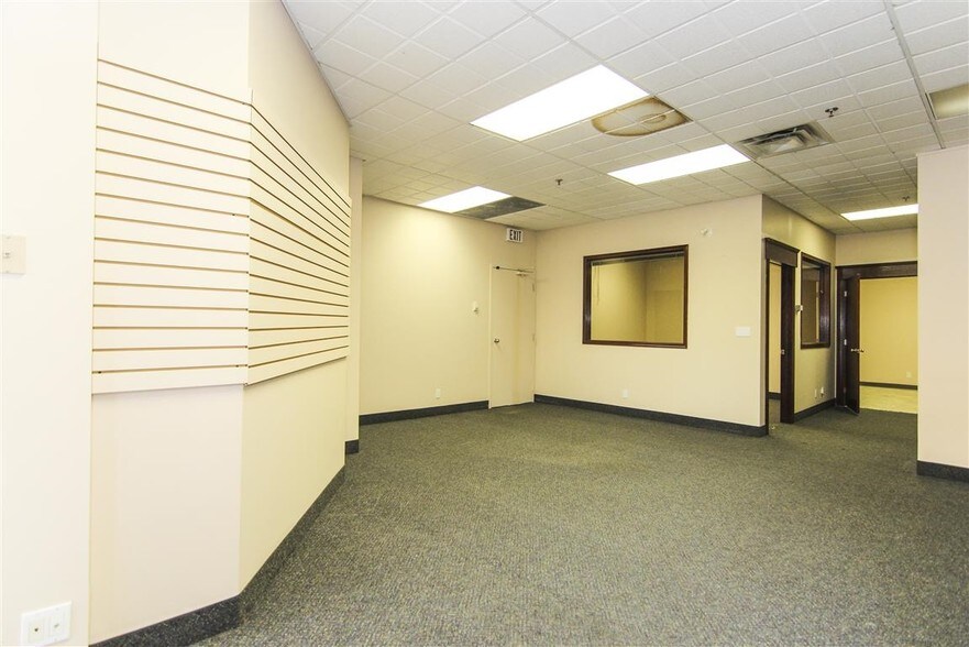 More Photos Of 1015 Centre St NW, Calgary Storefront Retail Residential For Lease