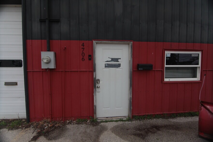 More Photos Of 4706 12th St, Rock Island Auto Dealership For Sale