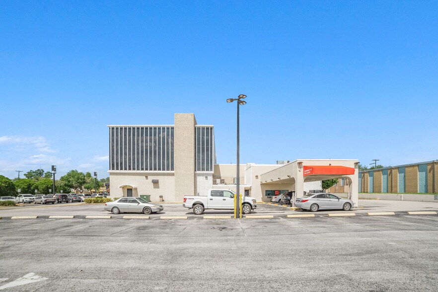 More Photos Of 9385 N 56th St, Temple Terrace General Retail For Lease