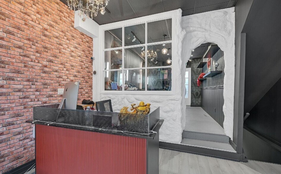 More Photos Of 398 King St E, Toronto Storefront Retail Residential For Sale