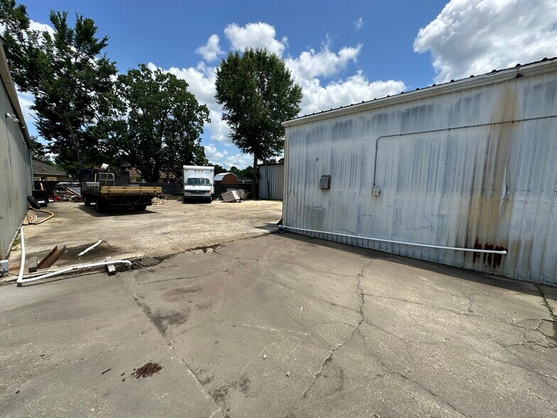 More Photos Of 9941-9951 Mammoth ave, Baton Rouge Industrial For Sale