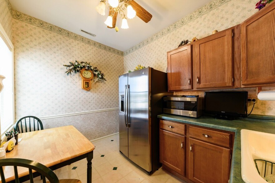 More Photos Of 126 S Northwest Hwy, Barrington Office For Sale