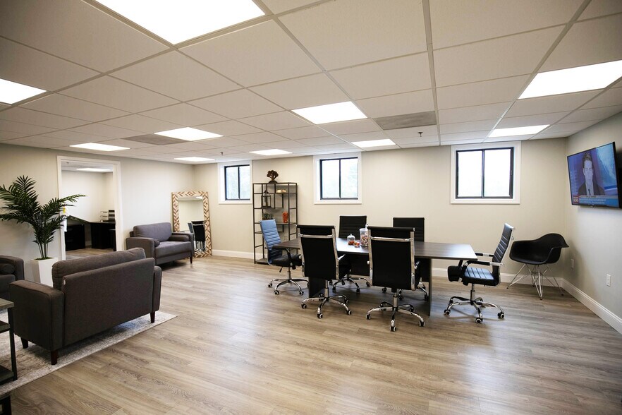 More Photos Of 205 Worcester Ct, Falmouth Loft Creative Space For Sale