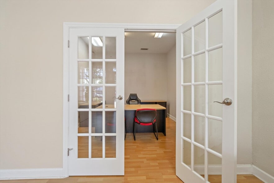 More Photos Of 3900 Clark Rd, Sarasota Medical For Sale