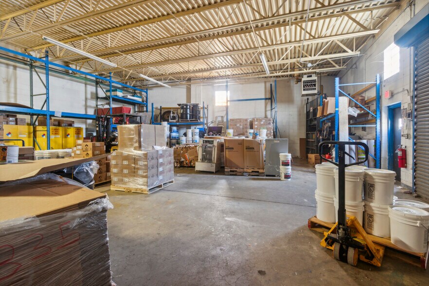 More Photos Of 210 W Girard Ave, Philadelphia Storefront For Sale