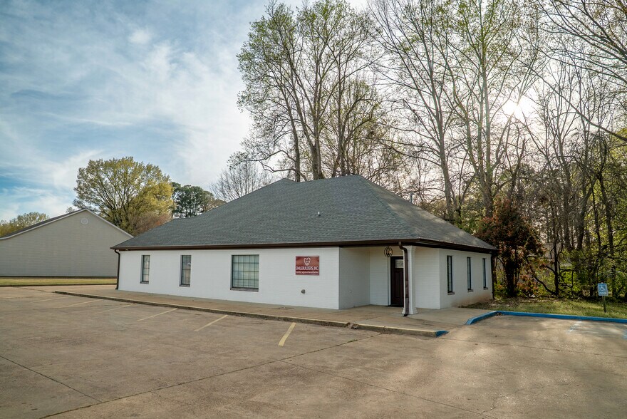 More Photos Of 221 Gay St, Batesville Medical For Sale