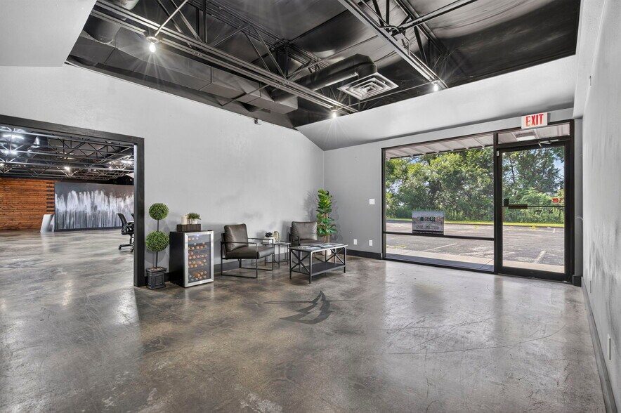 More Photos Of 5601 S Campbell Ave, Springfield General Retail For Sale