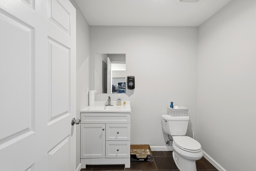 More Photos Of 3601 Commerce Dr, Arnold Office For Sale