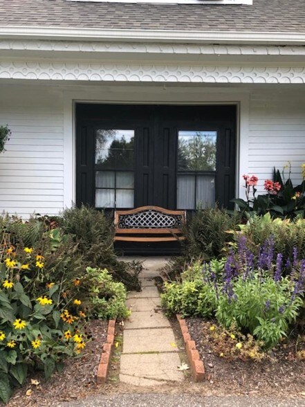 More Photos Of 94 Plaine Hill Rd, Woodstock Hotel For Sale