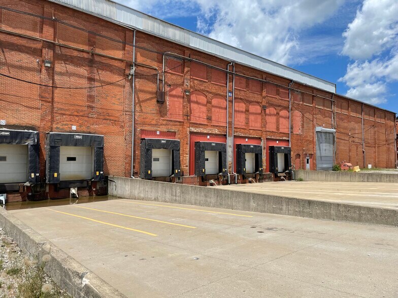 More Photos Of 617 W Center St, Marion Warehouse For Sale