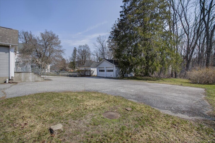 More Photos Of 27 Main St, Sparta Office For Sale