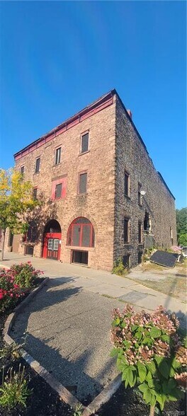 More Photos Of 613 Main St, Medina Office For Sale