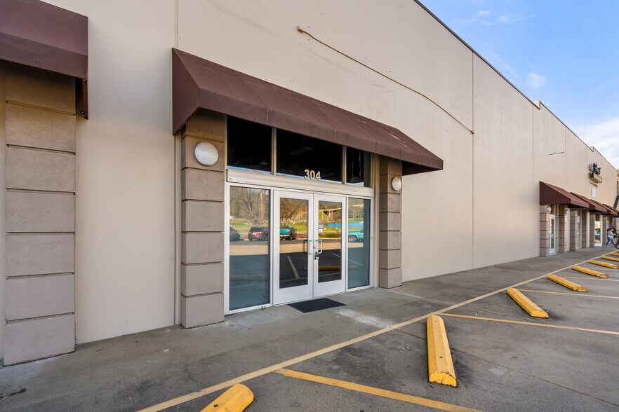 More Photos Of 304-350 NE Agness Ave, Grants Pass Unknown For Lease