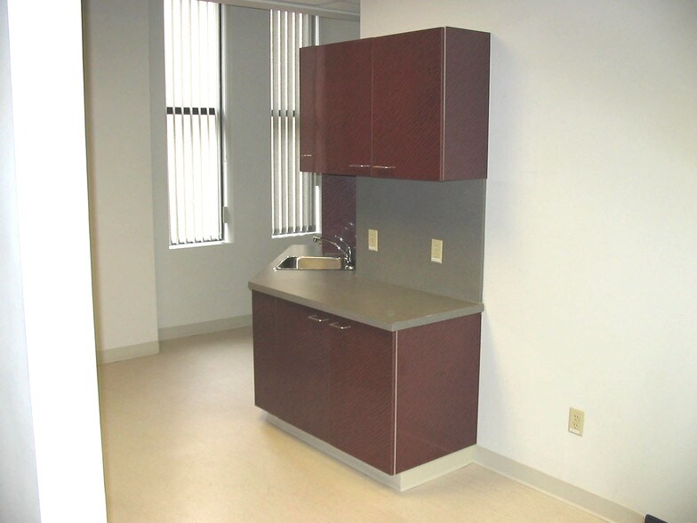 More Photos Of 259 Portage Ave, Winnipeg Office For Lease