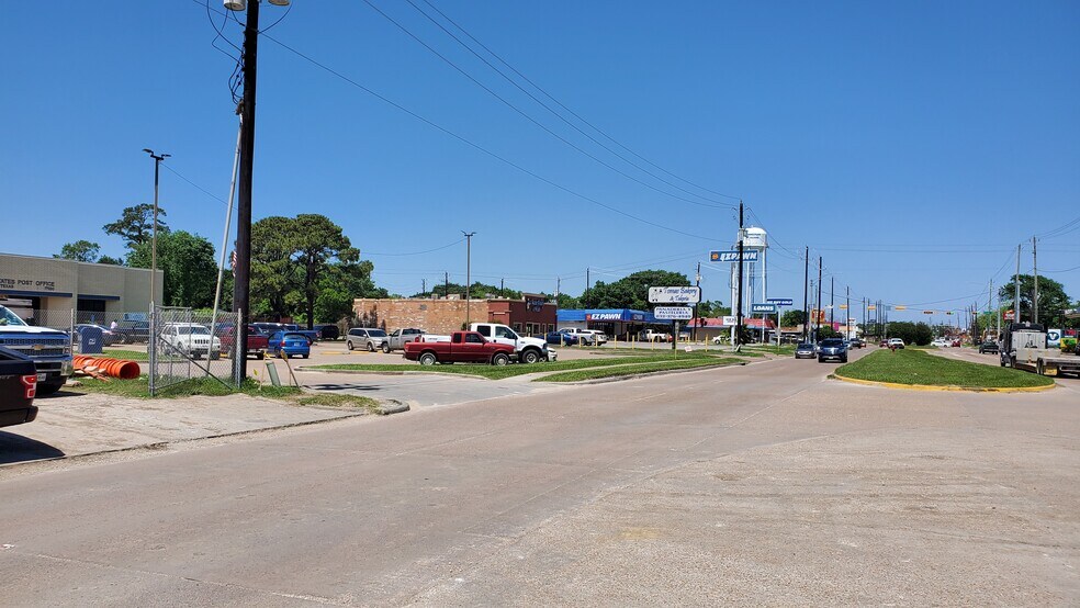More Photos Of 527 Sheldon Rd, Channelview Freestanding For Lease