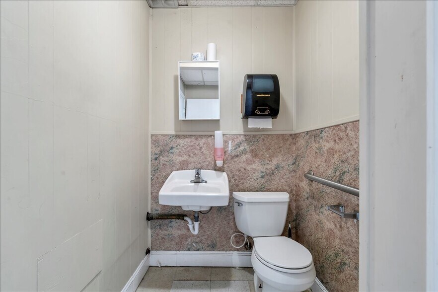 More Photos Of 356-358 Campbell Ave NW, Roanoke Office For Sale