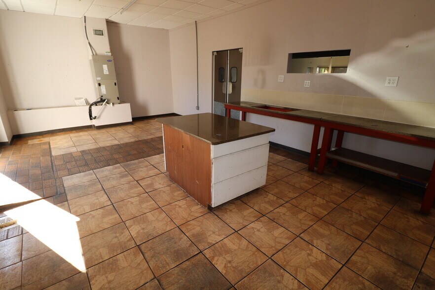 More Photos Of 2418 US Highway 19, Holiday General Retail For Lease