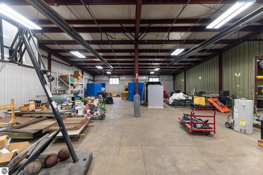More Photos Of 910 Industrial Dr, Mount Pleasant Warehouse For Sale