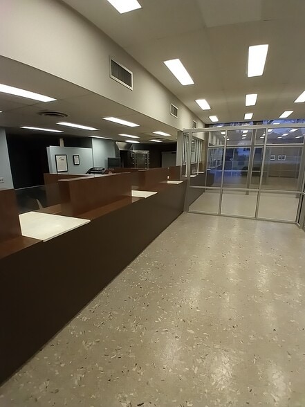 More Photos Of 407 Erwin Rd, Stonewall Freestanding For Sale