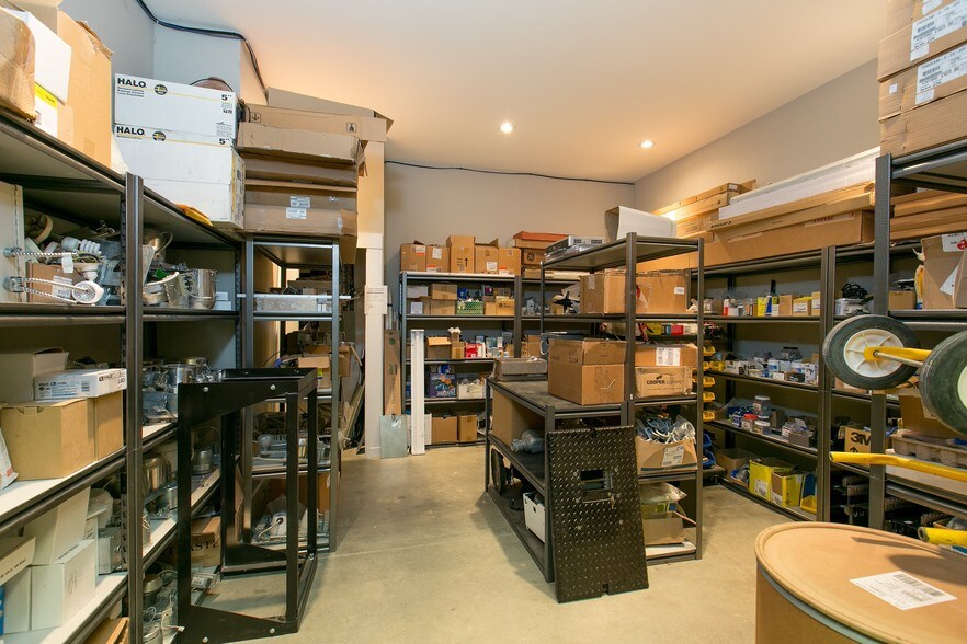 More Photos Of 3304 Appaloosa Rd, Kelowna Warehouse For Sale