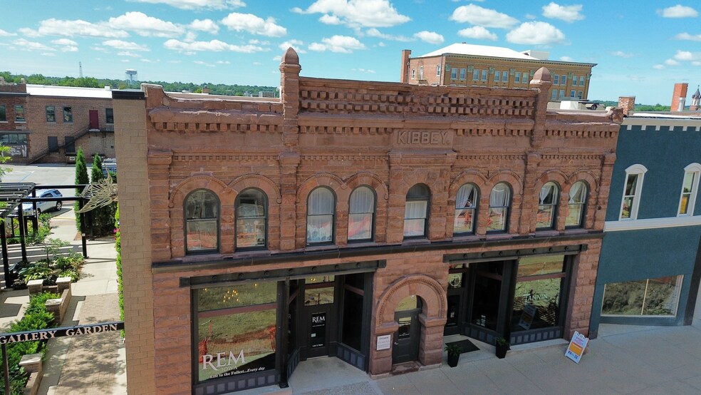 Primary Photo Of 125 E Main St, Marshalltown Storefront For Sale