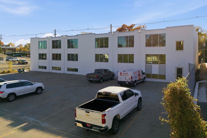 More Photos Of 125 Chenoweth Ln, Louisville Office Residential For Lease